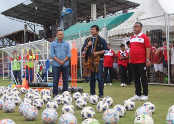 Sebanyak 500 orang Pelajar se Aceh mulai tingkat SD, SMP dan SMA mengikuti Coaching Clinik Sepak bola di Krueng Mane Football Stadium