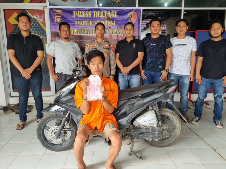 Unit Reskrim Polsek Kalidoni meringkus satu orang dari tiga pelaku pencurian kendaraan motor (Curanmor) di Jalan Mayor Zen lorong Sukarami Kelurahan Sei Selayur Palembang