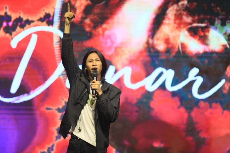 Penampilan musisi dan penulis lagu Danar Widianto di Event Journey Coffee Disbudpar Aceh