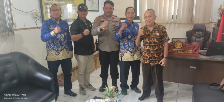 Kapolsek Pelabuhan Kolaka Iptu Wayan menerima dengan baik kunjungan Awak Media