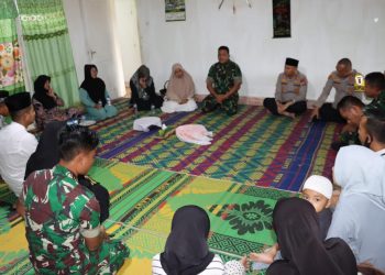 Kapolres Dairi AKBP Wahyudi Rahman, SH, S.I.K, MM beserta rombongan melaksanakan kegiatan Melayat Kerumah Duka Almarhum Kasdim 0206 LETKOL Inf. (HAR) SUNARTO Sekaligus Mengucapkan Turut Berduka Cita dan menyampaikan kata kata penghiburan serta Memberikan Tali Asih