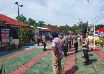 Pasukan DOBRAK Polsek Lobalain mendadak disidak Propam Polres Rote Ndao dipimpin langsung Wakapolres Rote Ndao Kompol. I Nyoman Surya Wiryawan, SH bersama Kasie Propam Polres Rote Ndao, Ipda. Daniel Bessie, S.H.