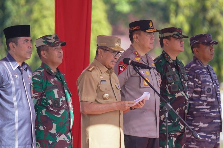 Kapolda Riau Irjen Pol Mohammad Iqbal bersama Forkopimda memimpin apel gelar pasukan kesiapsiagaan penanganan bencana alam Provinsi Riau tahun 2022