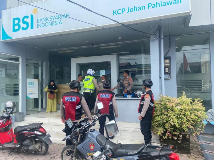Tim Patroli Presisi Polres Aceh Barat rutin melaksanakan patroli kewilayahan pada jam-jam sibuk kegiatan masyarakat