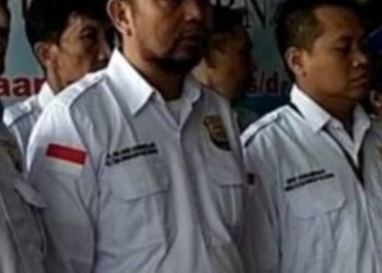Ketua Umum FRN Agus Flores (kiri)