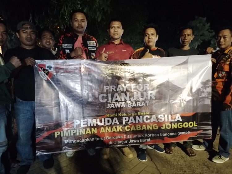 Pemuda Pancasila PAC Jonggol lakukan penggalangan Dana yang nantinya disumbangkan berbentuk sembako yang dibutuhkan para korban gempa di Cianjur