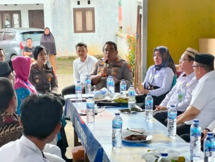 Kapolresta Manado Kombes Pol Julianto P. Sirait berkunjung ke Masjid Baitul Choir GPI
