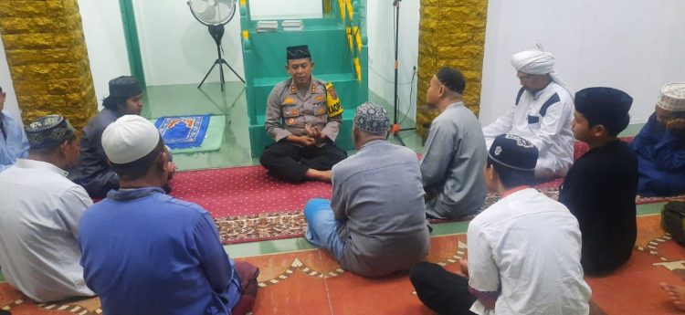 Kapolres Nias AKBP Luthfi, S.I.K menyampaikan Pesan-pesan Kamtibmas melalui kegiatan Safari Ibadah kepada Jema’ah