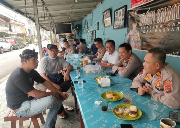 Polres Bangka Barat saat melaksanakan kegiatan kopi Kamtibmas bersama masyarakat di wilayah Bangka Barat