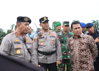 Personel gabungan TNI-Polri mengikuti Apel Gelar Pasukan Pengamanan PAM VVIP di Griya Agung Palembang