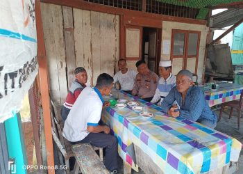 Waka Polsek Panai Tengah IPTU SUNARYO melakukan kegiatan sambang dan tatap muka dengan warga Pekan Labuhan Bilik, Kac. Panai Tengah