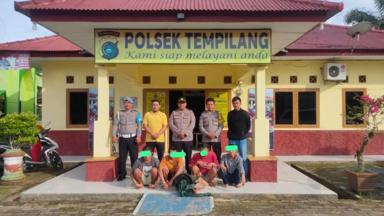 Polsek Tempilang berhasil mengamankan komplotan pelaku pencuri mesin diesel mini milik PT. Cakra