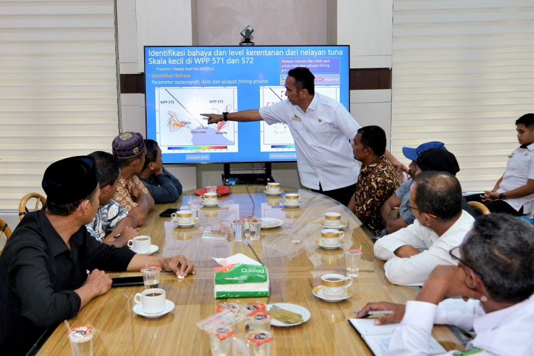 Pj Walikota Sabang melakukan audiensi bersama para Panglima Laot di Kota Sabang, yang berlangsung di Ruang Rapat Wali Kota Sabang