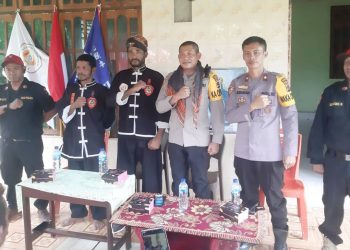 Ketua Ikatan Kera Sakti (IKS) cabang Belu, Alfonsius Maia saat menerimat kunjungan Silaturahmi Kapolres Belu, AKBP Yosep Krisbiyanto, S.I.K