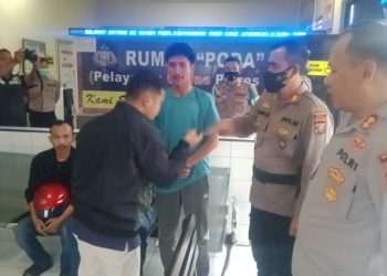 Kapolres Dairi AKBP Wahyudi Rahman, S.H, S.I.K, M.M Turun langsung memediasi antara kedua Pelajar yang terlibat dalam perkelahian