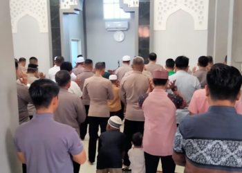 Sholat ghaib, yang dilaksanakan oleh seluruh Ummat Islam Polres Kolaka, yang berlangsung di Masjid Attarbiyah Polres Kolaka