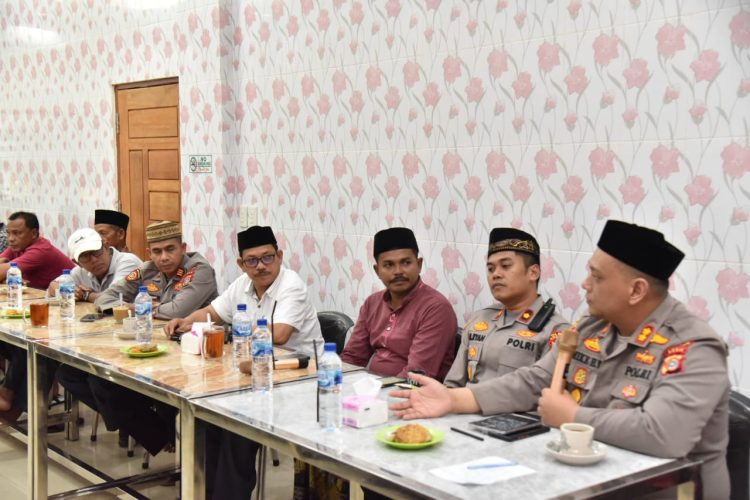 Kapolres Bireuen AKBP Mike Hardy Wirapraja, S.I.K., M.H., Gelar pertemuan dengan Tokoh Masyarakat, Adat, Agama, Pemuda dan Kepala Desa di Kecamatan Gandapura