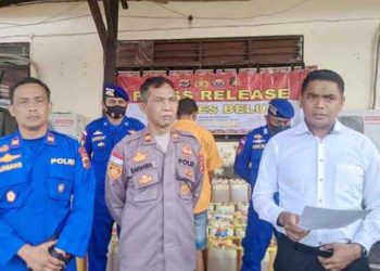 Satuan Reserse Kriminal (Sat Reskrim) Polres Belu, menggelar keberhasilan pengungkapan kasus berupa penimbunan Bahan Bakar Minyak (BBM) jenis Minyak Tanah sebanyak 1.560 liter