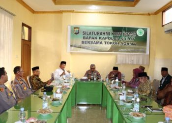 Kapolresta Manado Kombes Pol Julianto mendampingi Kapolda Sulut Banten Irjen Pol . Drs.Setyo Budiyanto mengunjungi Kantor MUI Sulut