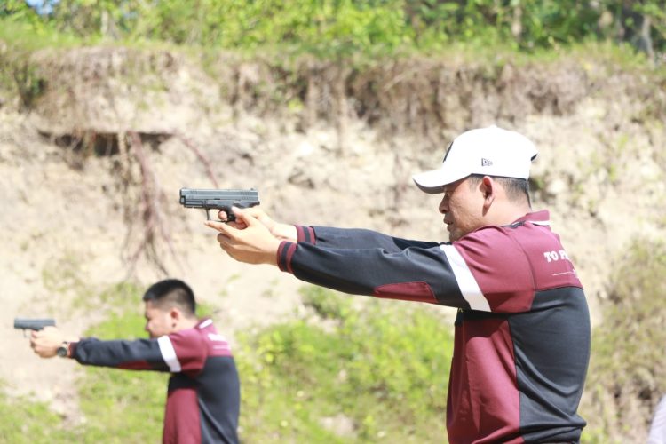 Kapolres Lhokseumawe, AKBP Henki Ismanto, SIK memimpin kegiatan pelatihan kemampuan menembak personel di lapangan tembak Polres Lhokseumawe