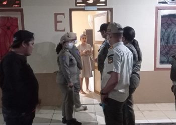 Enam orang wanita dan lima pria digelandang ke Kantor Satuan Polisi Pamong Praja (Satpol PP) Kota Pematang Siantar