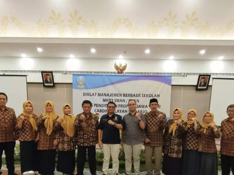 Ketua Komnasdik Jatim (Komisi Nasional Pendidikan Jawa Timur) Kunjung Wahyudi menjadi narasumber di kegiatan MKKS SMA/SMK se Kabupaten Sidoarjo