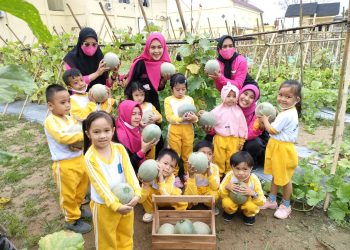 Jajaran Polres OKI Poda Sumsel melalui TK Kemala Bhayangkari 23 Polres OKI sudah mengenalkan bercocok tanam ke Pada Anak anak sejak dini