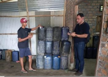 Anggota Subdit IV Tipidter Ditreskrimsus Polda Sumsel berhasil mengamankan pelaku penyalahgunaan BBM Subsidi di OKU Timur