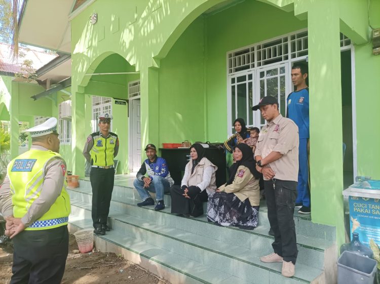 Sat Lantas Polres Aceh Barat melakukan kegiatan sosialisasi safety riding bersama relawan Tagana (taruna siaga bencana)