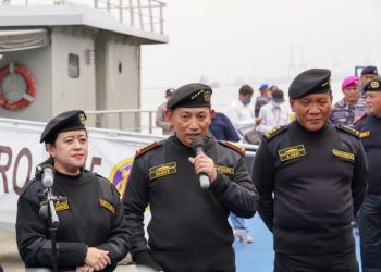Kapolri Jenderal Sigit usai penyematan Brevet Hiu Kencana TNI AL di Dermaga 100 Jakarta Utara