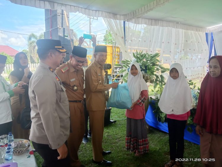 Dalam rangka menyongsong Hari Kesetiakawanan Sosial Nasional (HKSN) ke-58 (Desember 2022), Dinas Sosial Kabupaten Ogan Komering Ilir (OKI) mengadakan Bakti Sosial Sunatan massal dan berbagi Bansos