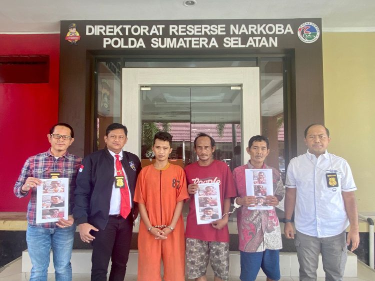 Direktur Reserse Narkoba Polda Sumsel Kombes Pol Heru Nugroho SIK, menjelaskan, bahwa tidak benar ke enam tersangka di lepaskan