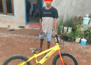 AFRB laki-laki (19 tahun) merupakan seorang pelajaran SMA disalah satu sekolah di Kota Kupang yang beralamat di jalan Amabi, Kelurahan Maulafa, Kota Kupang tersangka bersama dengan barang bukti dan dibawa ke Polsek Maulafa