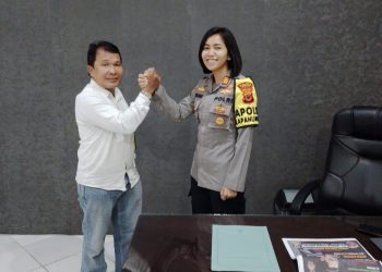 Jurnalis Mitrapolri.com Robert Hutagalung bersilaturahmi kepada Kapolsek Klapanunggal AKP Irrine Kania Defi, S.I.K