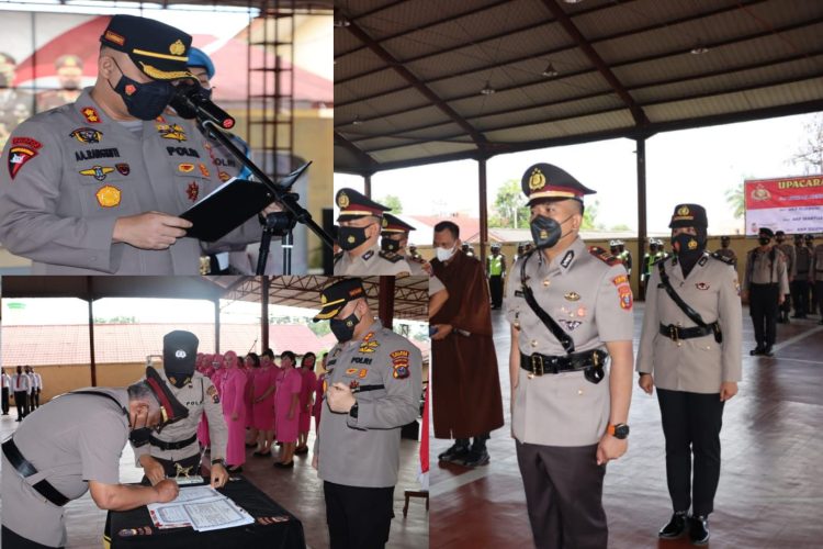 Kapolres Labuhanbatu AKBP Anhar Arlia Rangkuti S.IK memimpin serah terima jabatan 4 personilnya