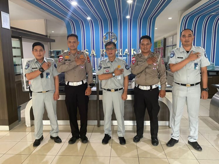 Kasat Lantas Polres TTU, Iptu. Rahmat Agus Ibrahim, SE melakukan silaturahmi dengan Kepala PT. Jasa Raharja Cabang NTT