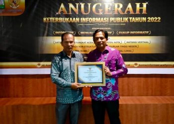 Penghargaan tersebut diserahkan oleh Ketua Komisi Informasi Aceh Arman Fauzi kepada Pj Wali Kota Sabang yang diwakili oleh Asisten Pemerintahan, Keistimewaan Aceh & Kesejahteraan Rakyat Sekdako Sabang, Andri Nourman