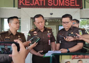 Kasi Penkum Kejati Sumsel Moch Radyan SH MH saat menggelar konfrensi Pers di Gedung Kejati Sumsel