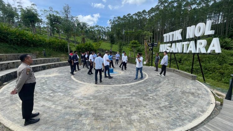 Satgas Ops Nusantara Polda Kaltim Regu A melaksanakan patroli sambang kamtibmas serta pengamanan di beberapa titik