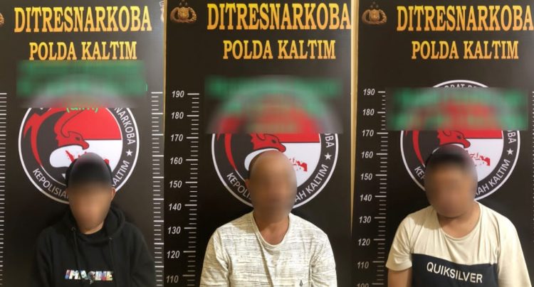 Tiga orang pelaku penyalahgunaan Narkotika Jenis Sabu berhasil diamankan oleh pihak Kepolisian di Samping SDN 007 Baru Tengah, Kec. Balikpapan Barat