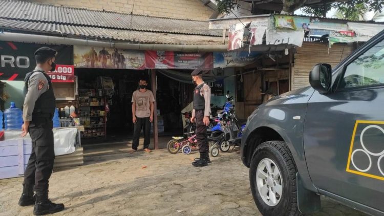Satuan Samapta Polres Bangka Barat melaksanakan patroli dialogis siang hari, Selasa (22/11/2022)