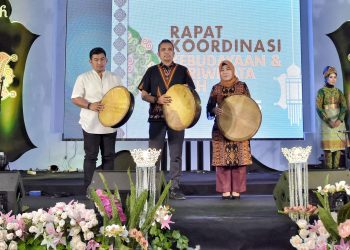 Pj walikota sabang membuka Rapat Koordinasi (Rakor) untuk membangun sinergi program dalam mendukung kemajuan bidang kebudayaan dan pariwisata