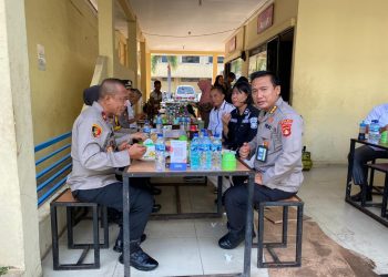 Ngopi bareng bersama Wakapolda Sumsel, Brigjen Pol Rudi Setiawan SIK, MH setelah Patroli pengecekan petugas Piket jaga Mako dan Lingkungan Mapolda Sumsel