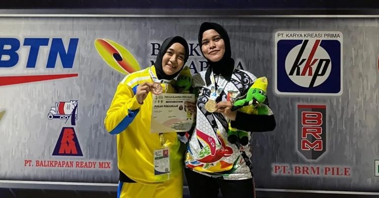 Briptu Inna Asmadina dan Briptu Yocie Ayu Andehika Polwan dari Koprs Brimob polda Kaltim kembali menambah koleksi medalinya saat mengikuti kejuaraan menembak Pekan Olahraga Provinsi (PORPROV) VII Berau