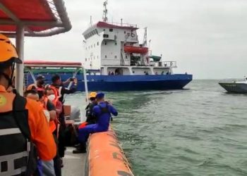 Sat Polairud Polres Bangka Barat bersama Tim Gabungan terus melakukan evakuasi korban laka Laut di perairan karang Amelia