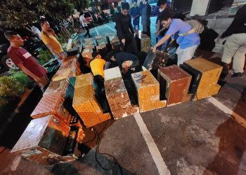 BARANG BUKTI: Tim gabungan Polda dan Polrestabes Medan sita barang bukti satu plastik kecil sabu, satu paket besar ganja seberat 2.200 gram, 30 alat isap, 30 kaca pirex, senjata airsoftgun, 57 unit mesin judi jackpot, tujuh timbangan elektrik, mesin tembak ikan, empat unit sepeda motor serta dua unit mobil, Rabu (30/11). (Foto Dok/ Polda Sumut)