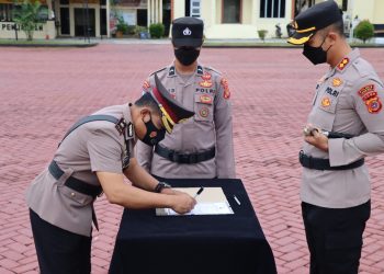 Kapolres Nagan Raya AKBP Setiyawan Eko Prasetiya, S.H.,S.I.K. pimpin upacara serah terima jabatan Wakapolres Nagan Raya
