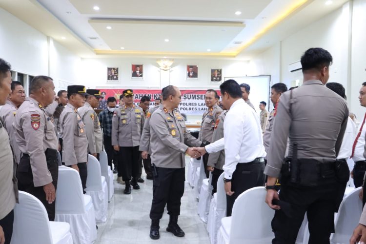 Kapolda Sumatera Selatan Inspektur Jendral A. Rahmad Wibowo, S. IK, bersama pejabat Polda Sumsel melakukan kunjungan kerja sekaligus memberikan arahan terhadap personel Polres Lahat