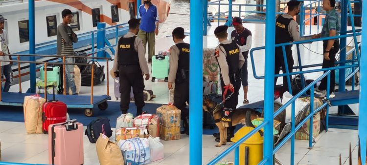 Direktorat Samapta Polda Sumatera Selatan (Sumsel) rutin menggelar Program Pengamanan dan pelacakan di pelabuhan Boom Baru Palembang