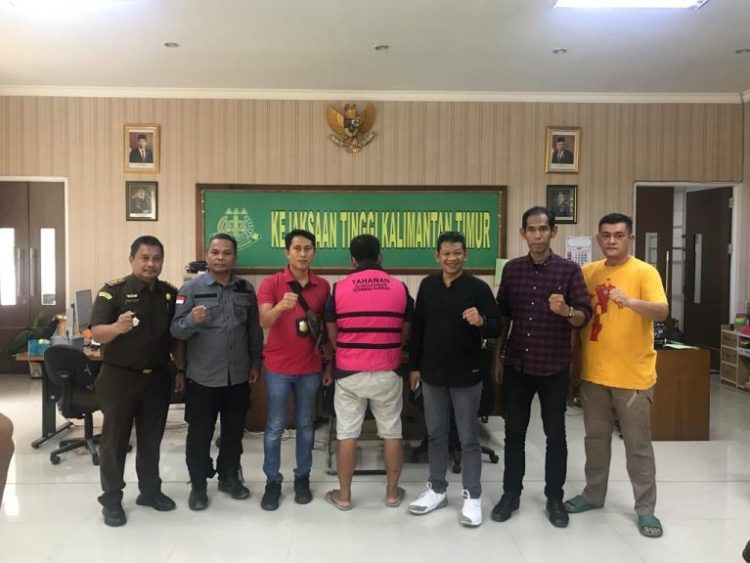 Tim Tabur Kejati Sulsel bekerjasama Kejari Sidrap dan Kejari Kaltim berhasil menangkap, Kamaluddin Bin Dule, tersangka korupsi yang masuk Daftar DPO